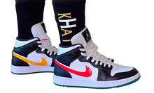 Load image into Gallery viewer, Khai Socks
